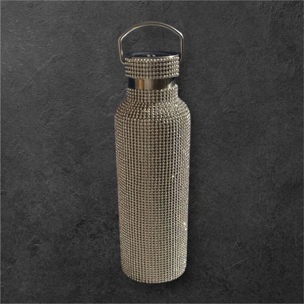 TOMO 32 oz sliver sky water bottle. New but no tags